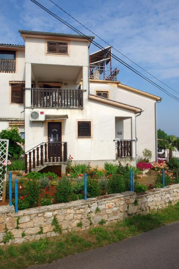 Apartmani Milokanovic Funtana Εξωτερικό φωτογραφία